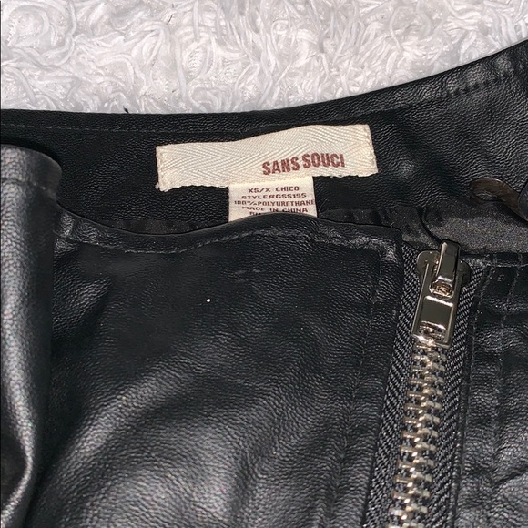 Leather mini skirt - Picture 2 of 2